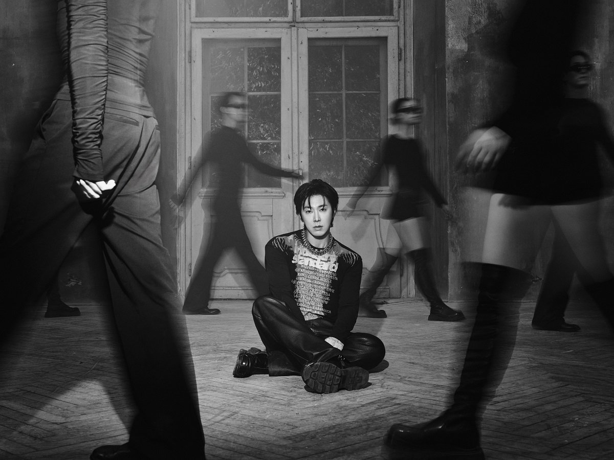 U-KNOW (ยูโนว์) แห่งวง TVXQ! (ทงบังชินกิ) เผยตัวตนที่แท้จริงผ่านอัลบั้มเต็มชุดแรก 'I-KNOW' (ไอ-โนว์) ภายใต้คอนเซปต์ที่แตกต่าง 'Fake&Documentary' พร้อมดับเบิลไตเติล 'Stretch' และ 'Body Language'